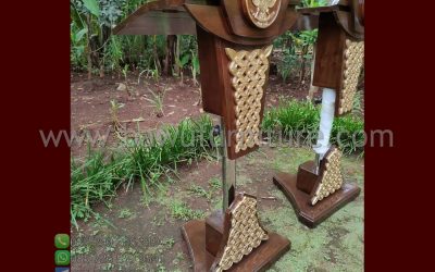 Podium Hidrolik Logo Garuda Minimalis Jati Modern