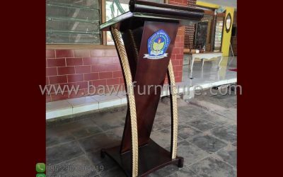 Podium Minimalis SMA N 2 Balikpapan Dari Kayu Jati
