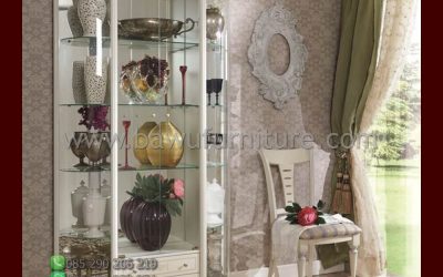 Lemari Kaca Pajangan Murah Model Klasik Warna Putih