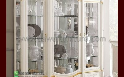 Lemari Pajangan Warna Putih Model Klasik Mewah