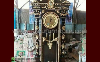 Lemari Jam Ruang Tamu Model Ukir Jepara