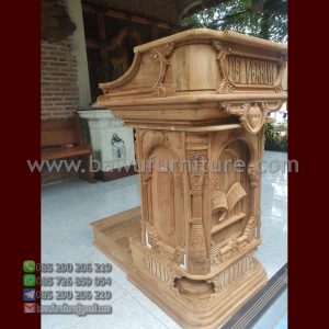 Stock Mimbar Gereja Ukir