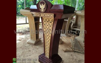 Podium Desa Bantarwuni Model Minimalis Dari Kayu Jati