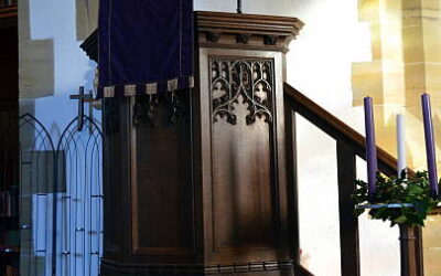 Perhatikan Pemilihan Bahan yang Tepat untuk Mimbar Gereja
