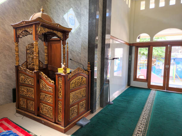 Menggali Filosofi di Balik Desain Mimbar Masjid