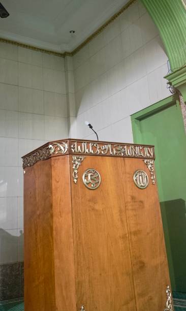 Tata Ruang yang Efisien dan Elegan, Desain Mimbar Masjid Minimalis yang Menawan