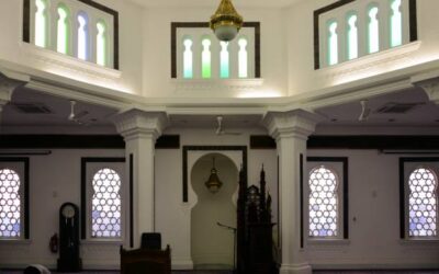 Cara Memilih Mimbar Minimalis yang Ideal untuk Ruang Ibadah yang Sederhana namun Berkesan