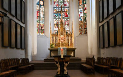 Mimbar Gereja yang Berkelanjutan, Memilih Material Ramah Lingkungan untuk Ruang Ibadah