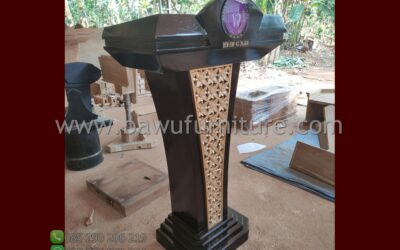 Podium BEM KMF KG UNJANI Minimalis Dari Kayu Jati