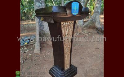 Podium Pidato Kabupaten Supiori Model Minimalis Dari Kayu Jati