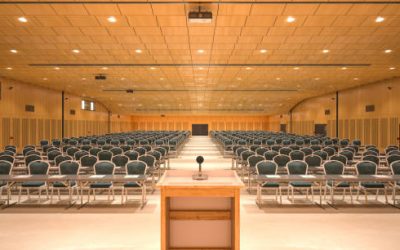 Fitur Cerdas pada Podium Pidato untuk Meningkatkan Interaksi dengan Audiens