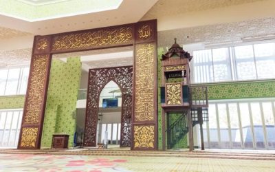 Mimbar Masjid Kayu vs Mimbar Masjid Metal: Mana yang Lebih Tepat?