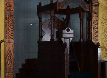 Mimbar Masjid untuk Masjid Ukuran Kecil: Tips Pemilihan yang Tepat