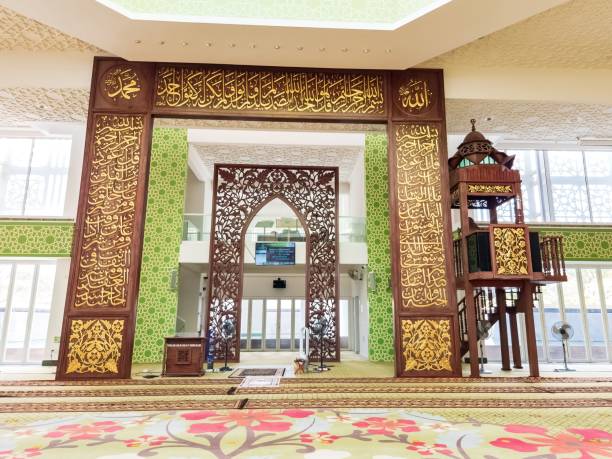 Tips Memilih Mimbar Khutbah Jumat yang Tepat